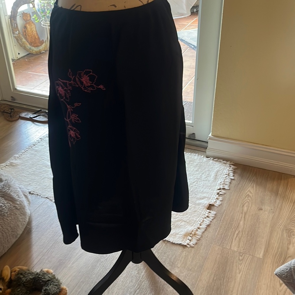 Johnathan Martin studios embroidered black skirt size large great shape